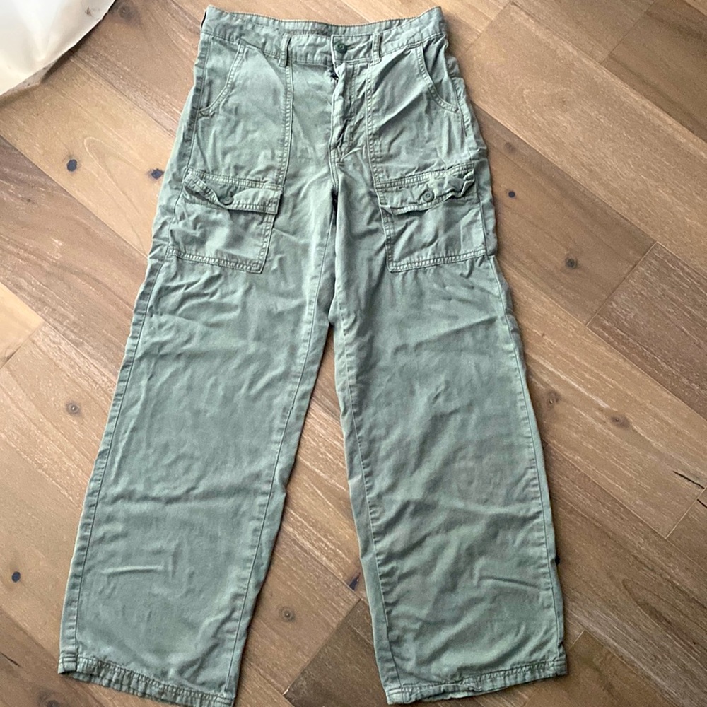 American Eagle wide leg cargo style pant